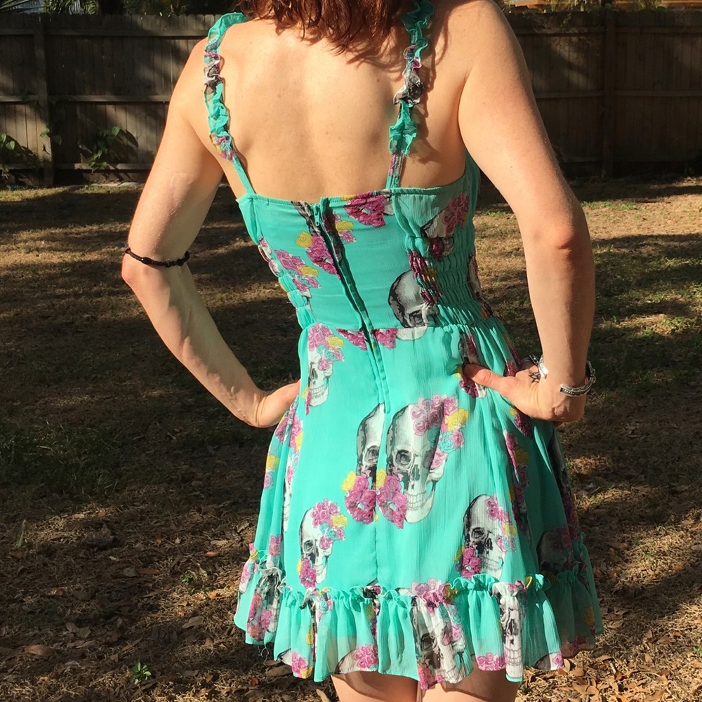 Beautiful skull and flowers dress - Picture 7 of 7